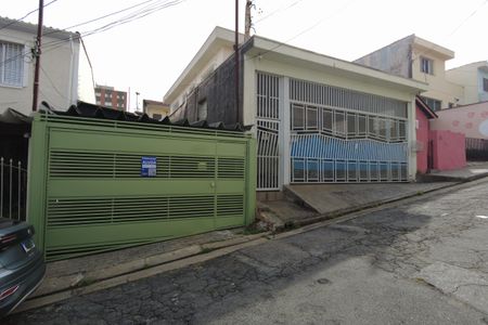 Casa para alugar com 102m², 2 quartos e 2 vagasFachada
