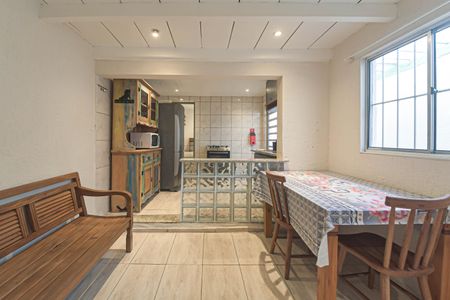 Casa para alugar com 102m², 2 quartos e 2 vagasSala