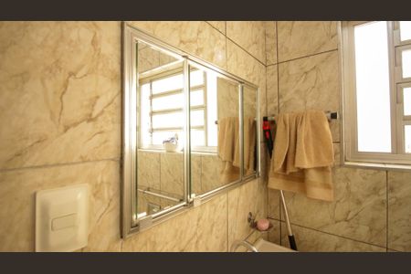 Casa à venda com 128m², 3 quartos e 8 vagasBanheiro social