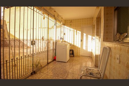 Casa à venda com 128m², 3 quartos e 8 vagasLavanderia