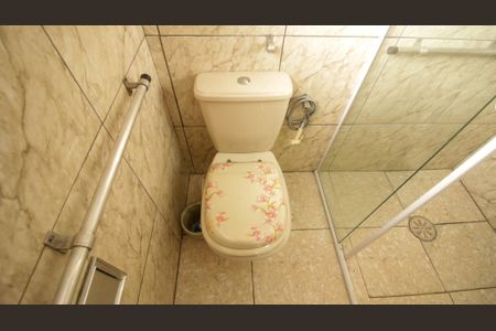 Casa à venda com 128m², 3 quartos e 8 vagasBanheiro social