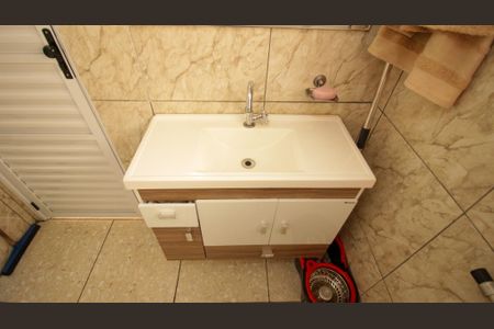 Casa à venda com 128m², 3 quartos e 8 vagasBanheiro social