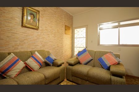 Casa à venda com 128m², 3 quartos e 8 vagasSala