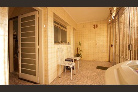 Casa à venda com 128m², 3 quartos e 8 vagasLavanderia