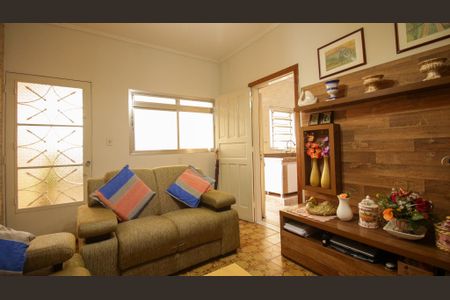 Casa à venda com 128m², 3 quartos e 8 vagasSala