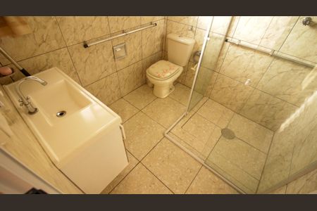 Casa à venda com 128m², 3 quartos e 8 vagasBanheiro social