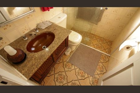 Casa à venda com 128m², 3 quartos e 8 vagasBanheiro/Suite 2