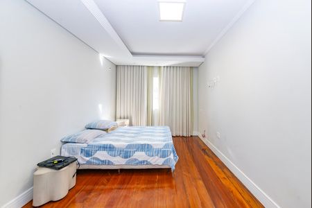 Casa à venda com 350m², 4 quartos e 2 vagasSuíte 1