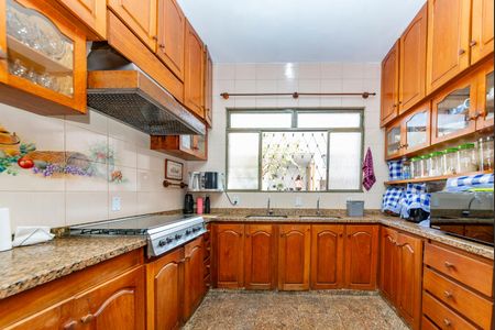 Casa à venda com 350m², 4 quartos e 2 vagasCozinha