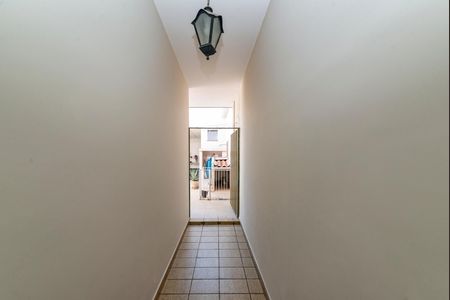 Casa à venda com 350m², 4 quartos e 2 vagasCorredor