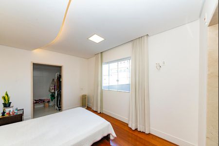 Casa à venda com 350m², 4 quartos e 2 vagasSuíte 3
