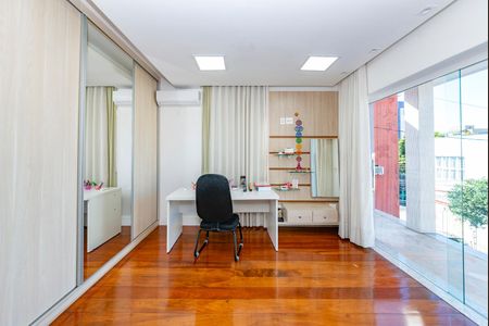 Casa à venda com 350m², 4 quartos e 2 vagasQuarto 