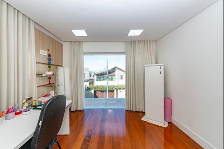 Casa à venda com 350m², 4 quartos e 2 vagasQuarto 