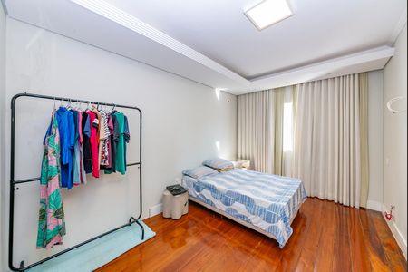 Casa à venda com 350m², 4 quartos e 2 vagasSuíte 1
