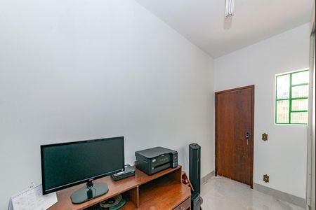 Casa à venda com 350m², 4 quartos e 2 vagasEscritório