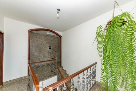 Casa à venda com 350m², 4 quartos e 2 vagasEscada