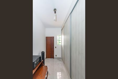 Casa à venda com 350m², 4 quartos e 2 vagasEscritório