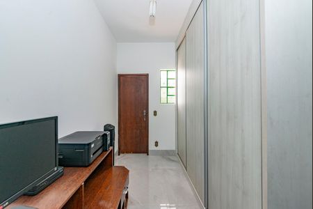 Casa à venda com 350m², 4 quartos e 2 vagasEscritório