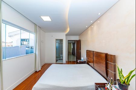 Casa à venda com 350m², 4 quartos e 2 vagasSuíte 3