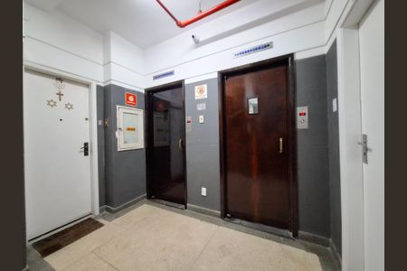 Studio à venda com 43m², 1 quarto e sem vaga Studio à venda com 43m², 1 quarto e sem vagaCorredor do prédio