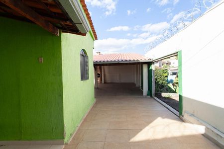 Casa à venda com 250m², 5 quartos e 3 vagas Casa à venda com 250m², 5 quartos e 3 vagasGaragem