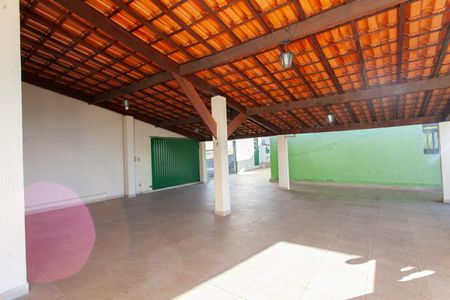 Casa à venda com 250m², 5 quartos e 3 vagas Casa à venda com 250m², 5 quartos e 3 vagasGaragem e Espaço Gourmet