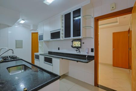Apartamento à venda com 130m², 3 quartos e 2 vagasCozinha