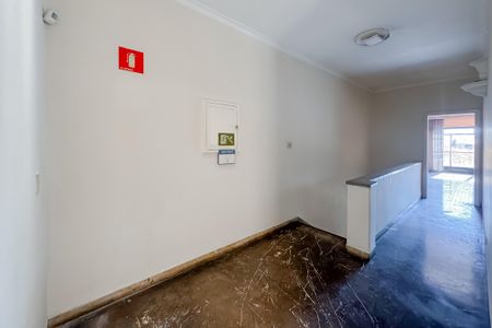 Casa para alugar com 447m², 3 quartos e 1 vaga Casa para alugar com 447m², 3 quartos e 1 vagaCorredor