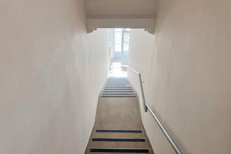 Casa para alugar com 447m², 3 quartos e 1 vaga Casa para alugar com 447m², 3 quartos e 1 vagaEscada