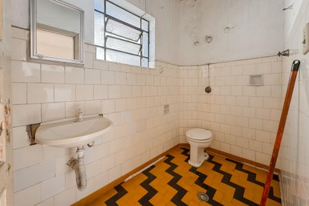 Casa para alugar com 447m², 3 quartos e 1 vaga Casa para alugar com 447m², 3 quartos e 1 vagaBanheiro de serviço