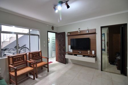 Casa à venda com 145m², 2 quartos e 2 vagasSala