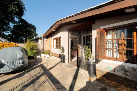 Casa à venda com 227m², 4 quartos e 2 vagas Casa à venda com 227m², 4 quartos e 2 vagasFachada
