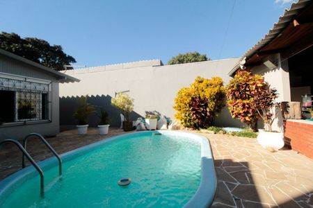 Casa à venda com 227m², 4 quartos e 2 vagas Casa à venda com 227m², 4 quartos e 2 vagasPiscina