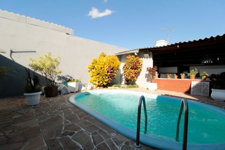 Casa à venda com 227m², 4 quartos e 2 vagas Casa à venda com 227m², 4 quartos e 2 vagasPiscina