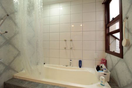 Casa à venda com 227m², 4 quartos e 2 vagas Casa à venda com 227m², 4 quartos e 2 vagasBanheiro