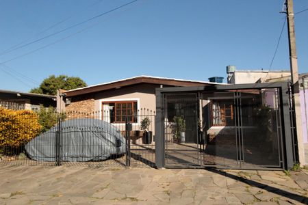 Casa à venda com 227m², 4 quartos e 2 vagas Casa à venda com 227m², 4 quartos e 2 vagasFachada
