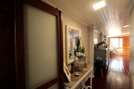 Casa à venda com 227m², 4 quartos e 2 vagas Casa à venda com 227m², 4 quartos e 2 vagasCorredor