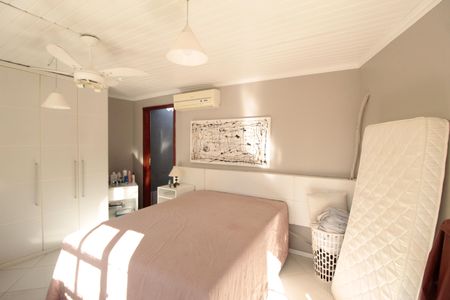 Casa à venda com 227m², 4 quartos e 2 vagas Casa à venda com 227m², 4 quartos e 2 vagasQuarto 4