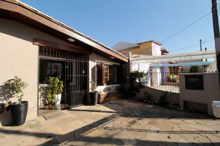Casa à venda com 227m², 4 quartos e 2 vagas Casa à venda com 227m², 4 quartos e 2 vagasFachada