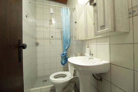 Casa à venda com 227m², 4 quartos e 2 vagas Casa à venda com 227m², 4 quartos e 2 vagasBanheiro 2