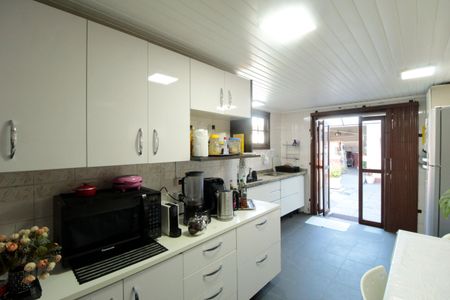 Casa à venda com 227m², 4 quartos e 2 vagas Casa à venda com 227m², 4 quartos e 2 vagasCozinha