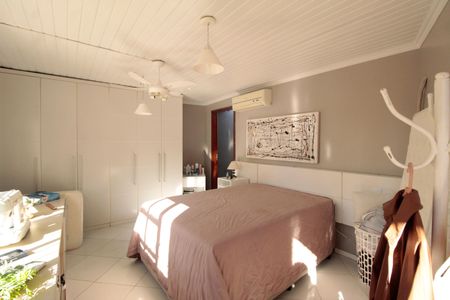 Casa à venda com 227m², 4 quartos e 2 vagas Casa à venda com 227m², 4 quartos e 2 vagasQuarto 4