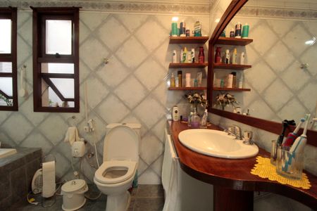 Casa à venda com 227m², 4 quartos e 2 vagas Casa à venda com 227m², 4 quartos e 2 vagasBanheiro