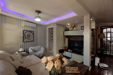 Casa à venda com 227m², 4 quartos e 2 vagas Casa à venda com 227m², 4 quartos e 2 vagasSala