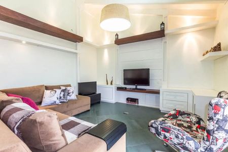 Apartamento à venda com 248m², 4 quartos e 2 vagas Apartamento à venda com 248m², 4 quartos e 2 vagasSala de TV