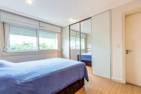 Apartamento à venda com 248m², 4 quartos e 2 vagas Apartamento à venda com 248m², 4 quartos e 2 vagasQuarto 1