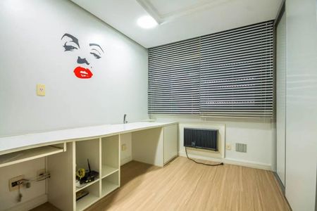 Apartamento à venda com 248m², 4 quartos e 2 vagas Apartamento à venda com 248m², 4 quartos e 2 vagasQuarto 3