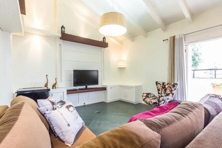 Apartamento à venda com 248m², 4 quartos e 2 vagas Apartamento à venda com 248m², 4 quartos e 2 vagasSala de TV