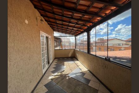 Casa para alugar com 630m², 4 quartos e 6 vagas