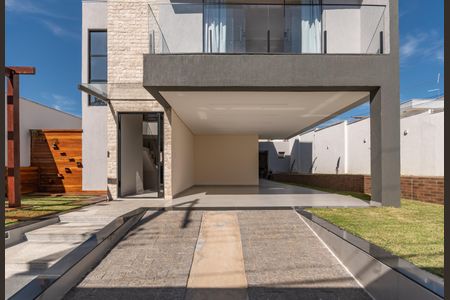 Casa à venda com 200m², 3 quartos e 3 vagasFachada